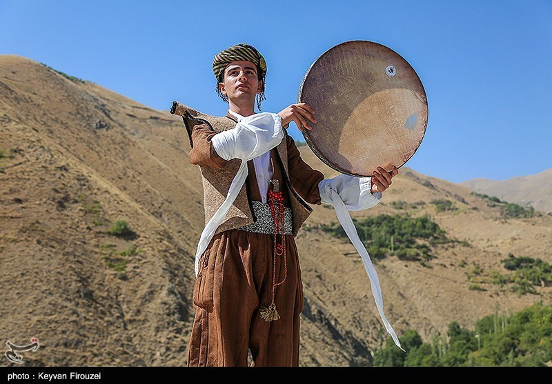 اجتماع بزرگ دفنوازان در روستای ههشمیز سنندج + تصویر
