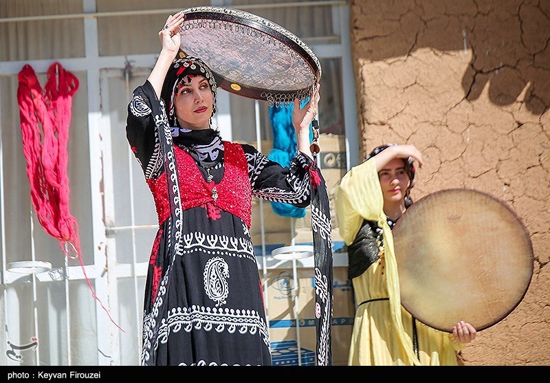 اجتماع بزرگ دفنوازان در روستای ههشمیز سنندج + تصویر