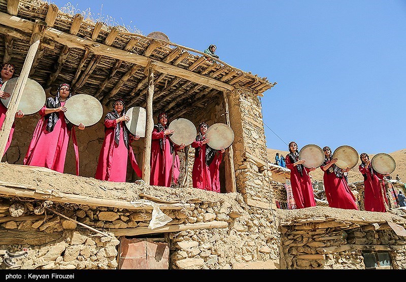 اجتماع بزرگ دفنوازان در روستای ههشمیز سنندج + تصویر