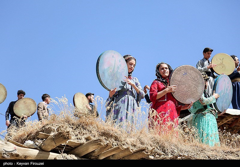 اجتماع بزرگ دفنوازان در روستای ههشمیز سنندج + تصویر