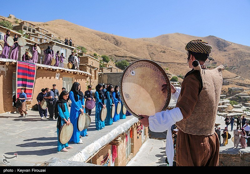 اجتماع بزرگ دفنوازان در روستای ههشمیز سنندج + تصویر