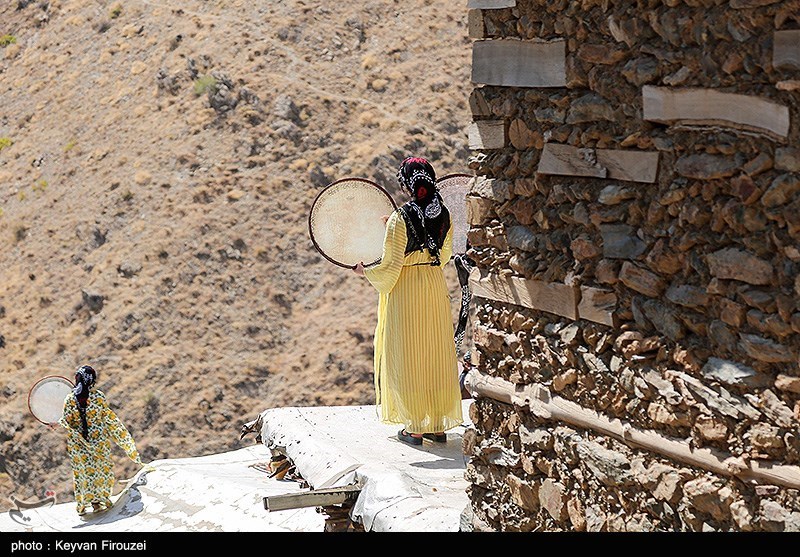 اجتماع بزرگ دفنوازان در روستای ههشمیز سنندج + تصویر