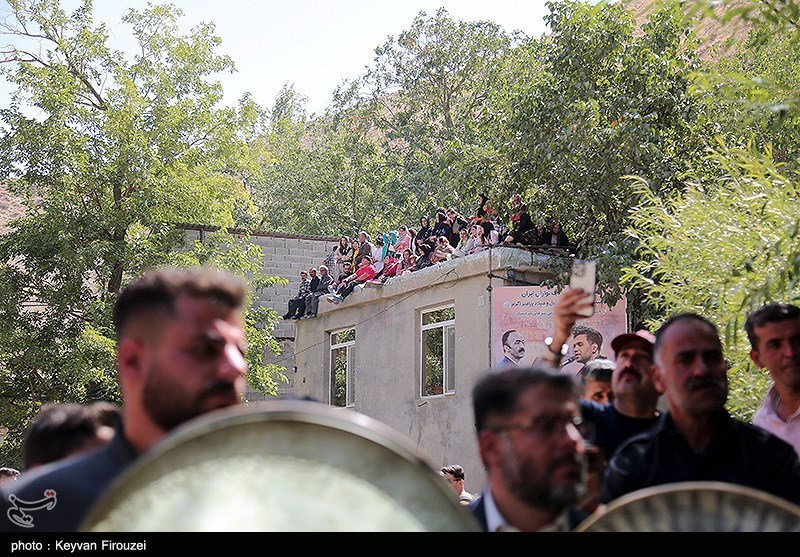 اجتماع بزرگ دفنوازان در روستای ههشمیز سنندج + تصویر