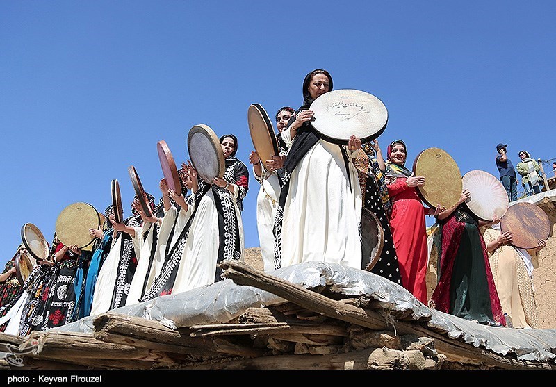 اجتماع بزرگ دفنوازان در روستای ههشمیز سنندج + تصویر