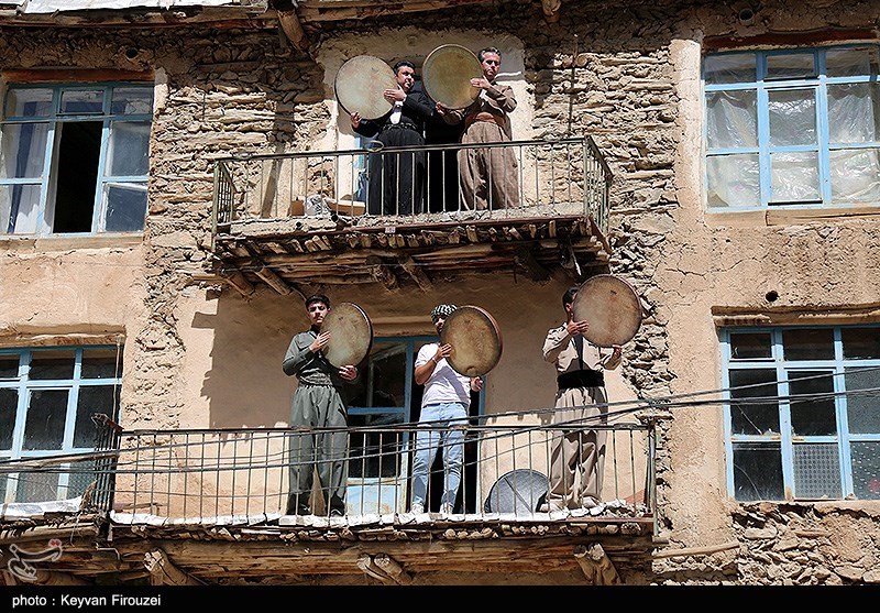 اجتماع بزرگ دفنوازان در روستای ههشمیز سنندج + تصویر