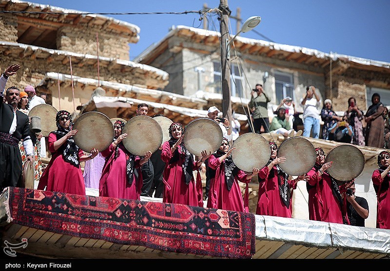 اجتماع بزرگ دفنوازان در روستای ههشمیز سنندج + تصویر