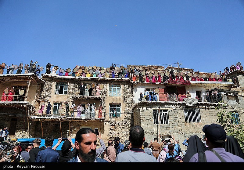 اجتماع بزرگ دفنوازان در روستای ههشمیز سنندج + تصویر