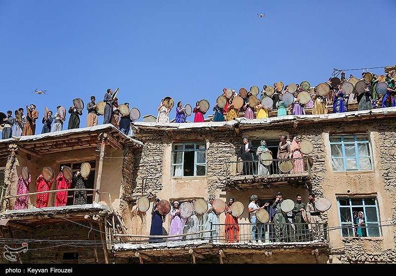 اجتماع بزرگ دفنوازان در روستای ههشمیز سنندج + تصویر