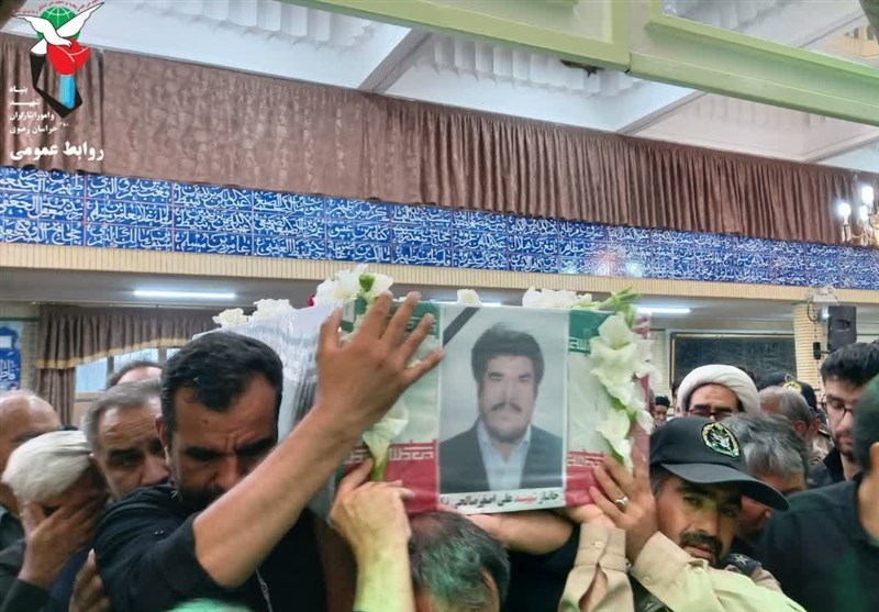 پیکر شهید جانباز ۷۰ درصد در مشهد تشییع و تدفین شد + تصاویر