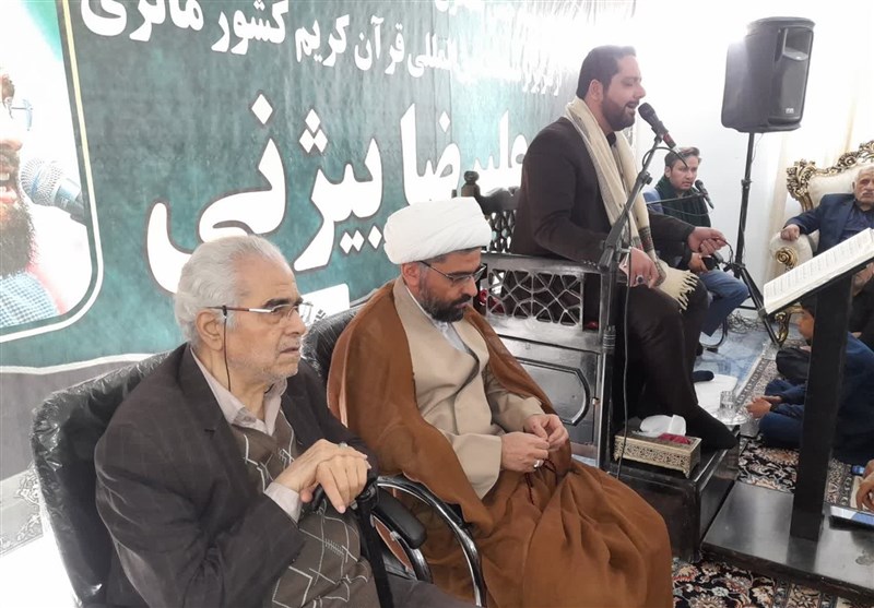 تجلیل از قاری برتر مسابقات بینالمللی قرآن کریم مالزی در مشهد