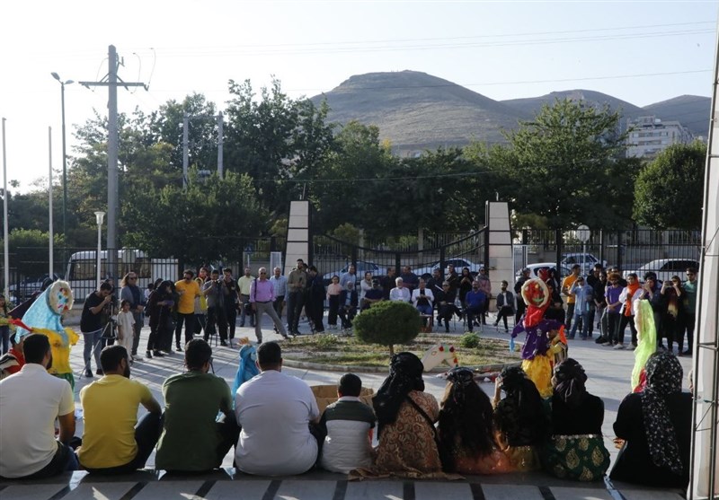 طنین نوای "بوشهری، بختیاری و کردی" در روز نخست جشنواره نمایشهای آیینی و سنتی + فیلم