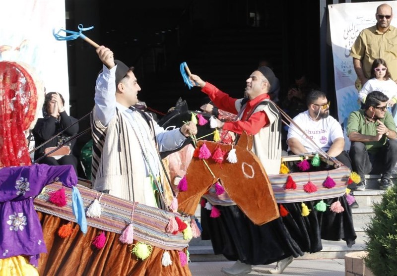 طنین نوای "بوشهری، بختیاری و کردی" در روز نخست جشنواره نمایشهای آیینی و سنتی + فیلم