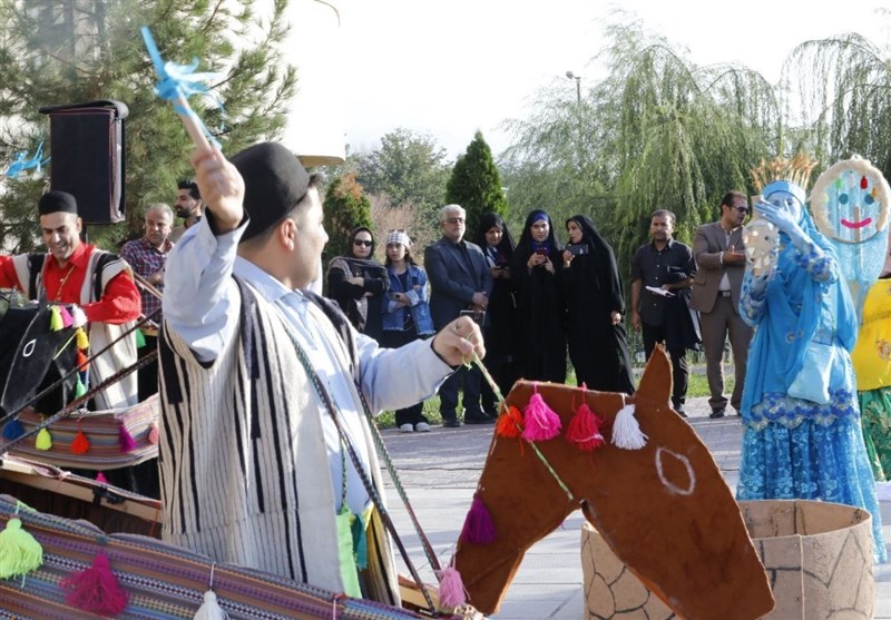 طنین نوای "بوشهری، بختیاری و کردی" در روز نخست جشنواره نمایشهای آیینی و سنتی + فیلم