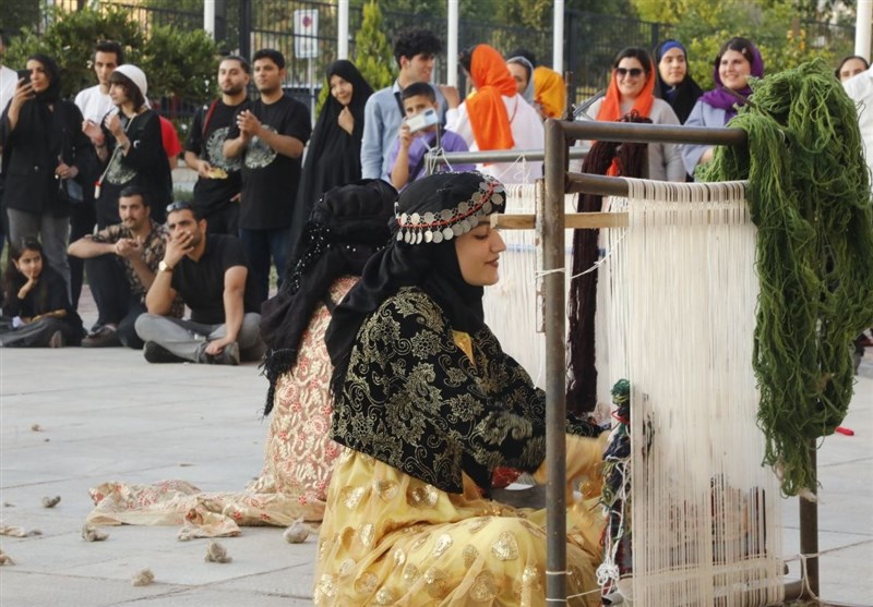 طنین نوای "بوشهری، بختیاری و کردی" در روز نخست جشنواره نمایشهای آیینی و سنتی + فیلم