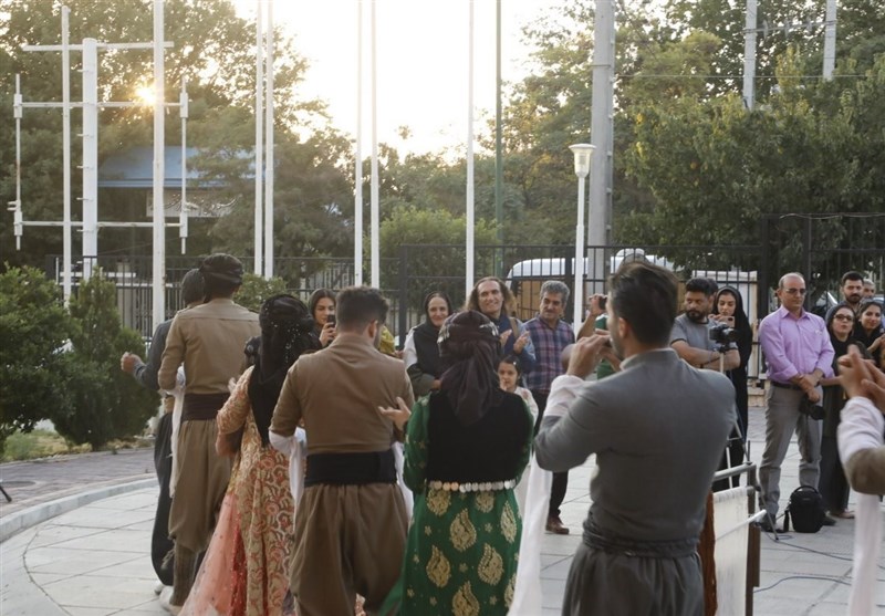 طنین نوای "بوشهری، بختیاری و کردی" در روز نخست جشنواره نمایشهای آیینی و سنتی + فیلم