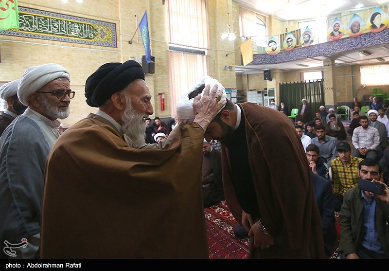 مراسم عمامهگذاری طلاب حوزه علمیه همدان + تصویر
