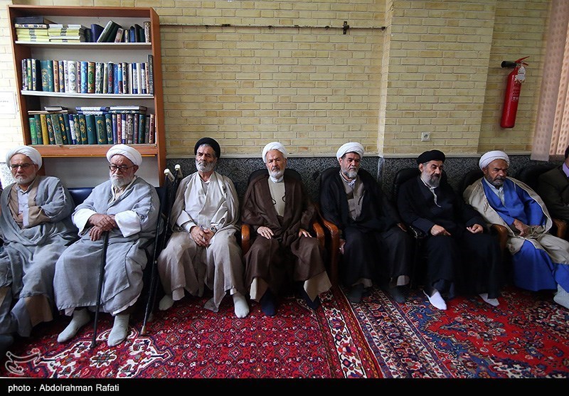 مراسم عمامهگذاری طلاب حوزه علمیه همدان + تصویر