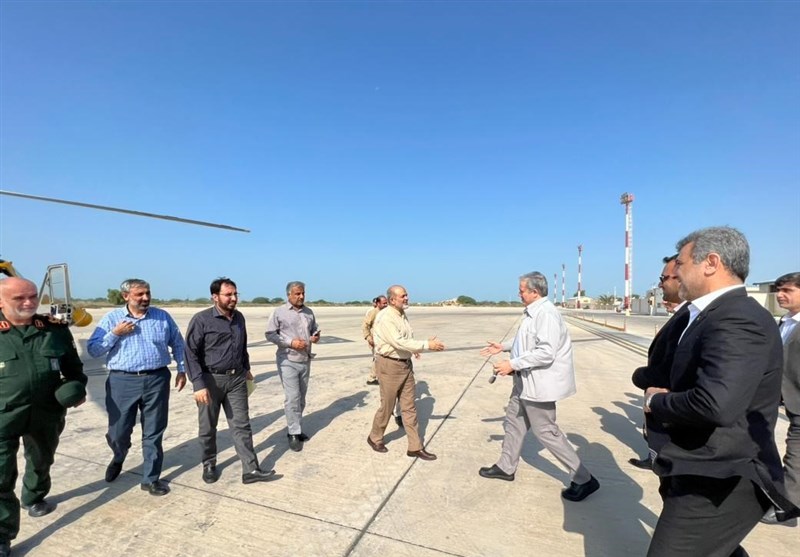 وزیر کشور از میدان نفتی فروزان بازدید کرد + تصاویر