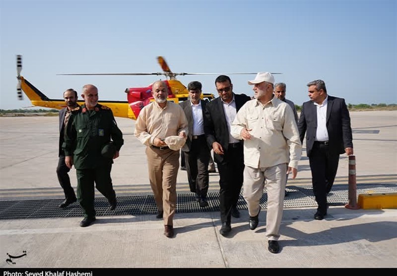 وزیر کشور از میدان نفتی فروزان بازدید کرد + تصاویر