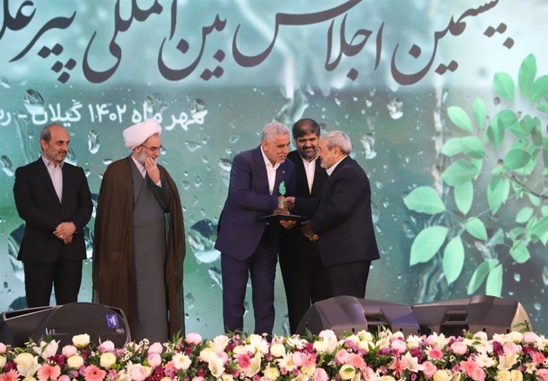 گزارش تسنیم از آنچه در اجلاس بینالمللی پیرغلامان گذشت/ پرچم اجلاس آینده به دیار حاج قاسم رفت + تصاویر