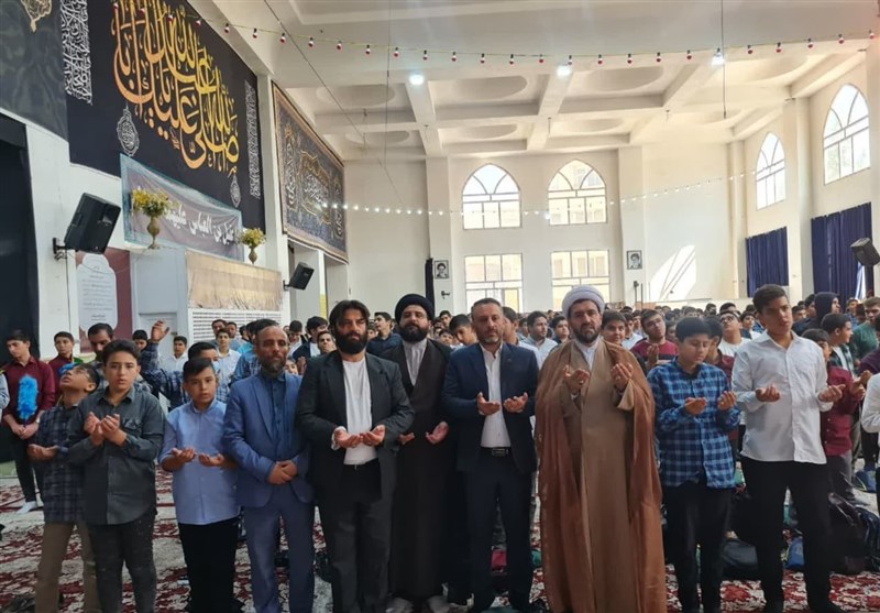 برپایی جشن آغاز نماز جماعت در مدارس اسلامشهر با حضور یک هزار دانشآموز