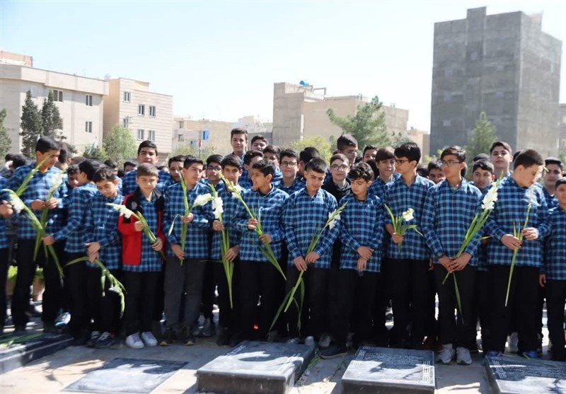 برپایی جشن آغاز نماز جماعت در مدارس اسلامشهر با حضور یک هزار دانشآموز
