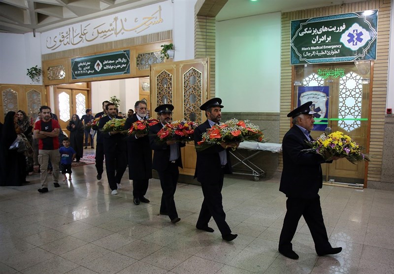 گلآرایی ضریح حرم بانوی کرامت در سالروز ورود حضرت معصومه(س) + تصاویر