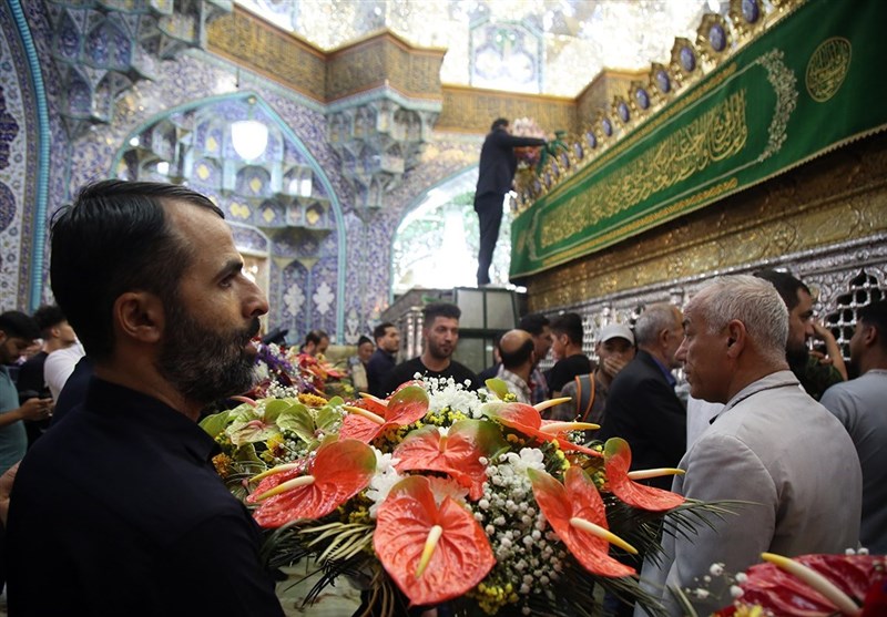 گلآرایی ضریح حرم بانوی کرامت در سالروز ورود حضرت معصومه(س) + تصاویر