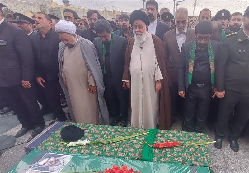وداع مردم مشهد با سید مرثیهخوانان حرم رضوی/ پیکر "ماهرخسار" در حرم رضوی آرام گرفت