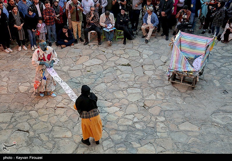 استقبال مردمی از تئاتر خیابانی مریوان + تصاویر