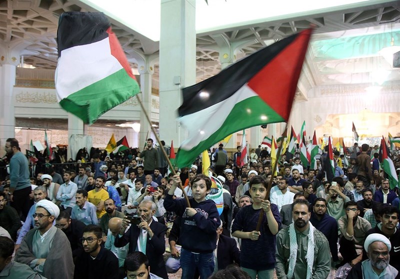 اجتماع بینالمللی عاشقان مبارزه با رژیم صهیونیستی در حرم بانوی کرامت + فیلم و تصاویر