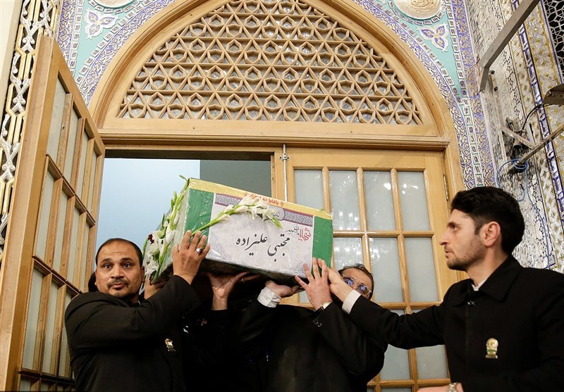 تشییع شهید مدافع حرم در مشهد/ پیکر شهید علیزاده در بهشت رضا آرام گرفت + تصاویر