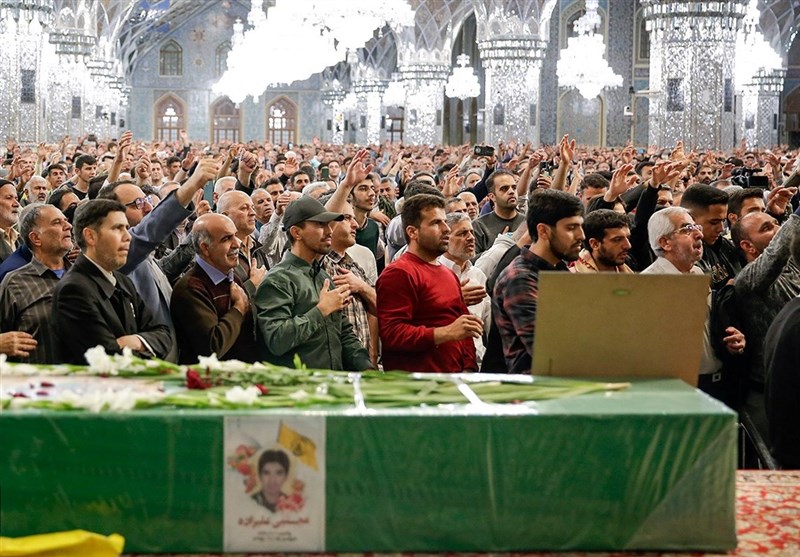 تشییع شهید مدافع حرم در مشهد/ پیکر شهید علیزاده در بهشت رضا آرام گرفت + تصاویر