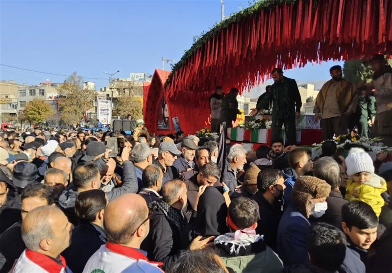 تشییع پیکر مطهر 8 شهید گمنام در کرج + تصاویر