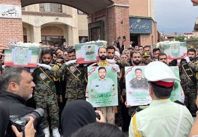 بدرقه باشکوه قهرمانان وطن/تشییع سه شهید انتظامی در گرگان+تصاویر