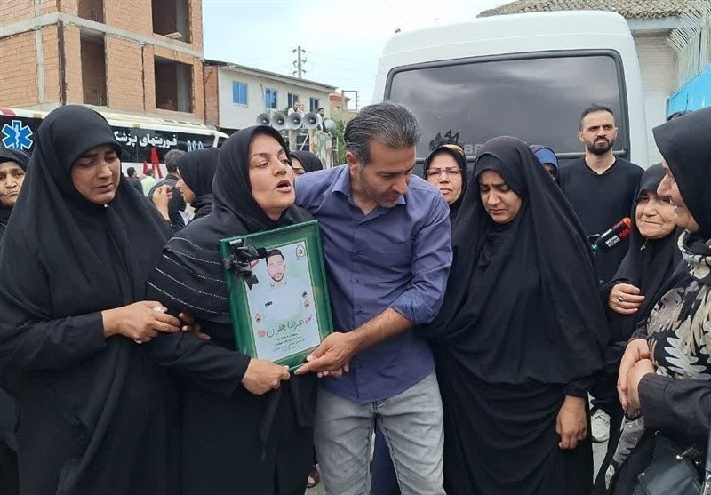 بدرقه باشکوه قهرمانان وطن/تشییع سه شهید انتظامی در گرگان+تصاویر