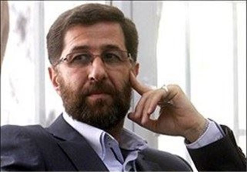 با اسلحه بایکوتت نمی‌کنند؛ کاری می‌کنند محتاج پول شوی! بعضی بازیگران همزمان ۴ کار دارند، ما بیکاریم؛ مدیریت لنگ می‌زند
