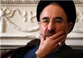 خاتمی: بر دست و بازوی رزمندگان و مدافعان عزت کشور بوسه می‌زنم