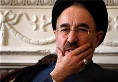 خاتمی: بر دست و بازوی رزمندگان و مدافعان عزت کشور بوسه می‌زنم