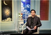 نجم الدین شریعتی مجری برنامه تلویزیونی سمت خدا
