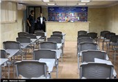 سالن کنفرانس ورزشگاه تختی تهران در آستانه بازی نفت تهران و پرسپولیس از سری مسابقات لیگ برتر فوتبال