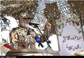 امیر پوردستان فرمانده نیروی زمینی ارتش در مراسم رونمایی از  پهپاد یسیر