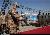 رونمایی از  پهپاد یسیر توسط امیر پوردستان فرمانده نیروی زمینی ارتش
