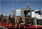 بازدید امیر پوردستان  از پهپادهای ساخته شده در ارتش