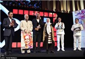 تقدیر از شمسی فضل اللهی در افتتاحیه بیست و هفتمین جشنواره بین‌المللی فیلم‌های کودکان و نوجوانان