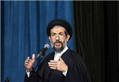 خطیب جمعة طهران: الشعب الایرانی یقف الى جانب قائد الثورة حتى تحقیق النصر النهائی