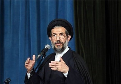 خطيب جمعة طهران: امريكا ذكّرت العالم دون قصد، بتاريخ إيران المجيد