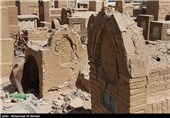 در راوایات است که ارواح مومنین در این قبرستان گرد هم می‌آیند و هر مومنی که از دنیا برود ملکی روحش را به اینجا می‌آورد و هر کس که در این قبرستان دفن شود عذاب قبر از او برداشته می‌شود.