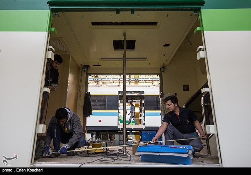 بازدید اعضای شورای شهر از واگن سازی و متروی تهران