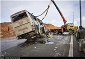 18 مجروح در واژگونی اتوبوس-اتوبان تهران قم